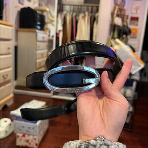 Black Gucci belt